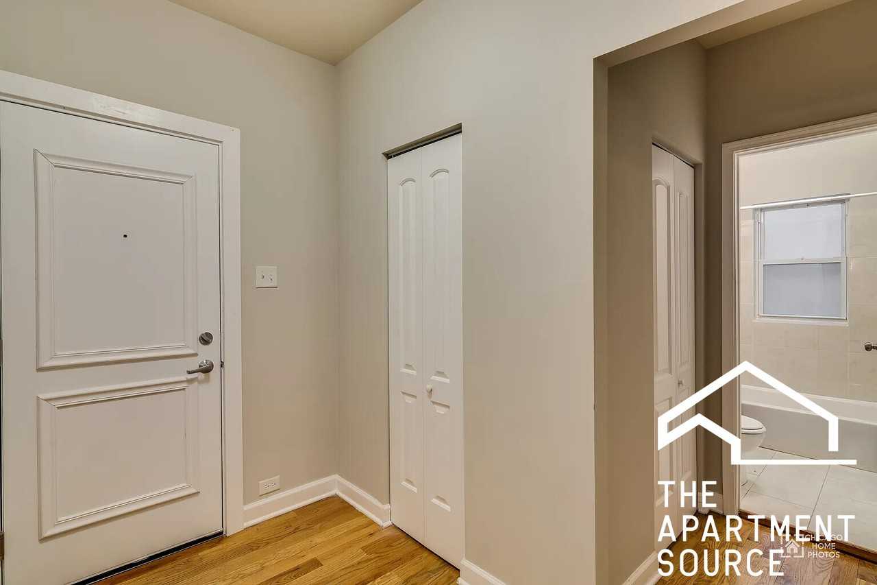 840 E 53rd St #2S - Photo 7 of 9