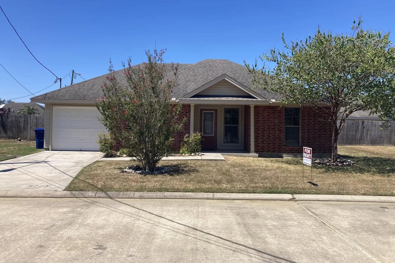 5725 Springfield Cir S, Lumberton, TX 77657 3 bedroom House Rental