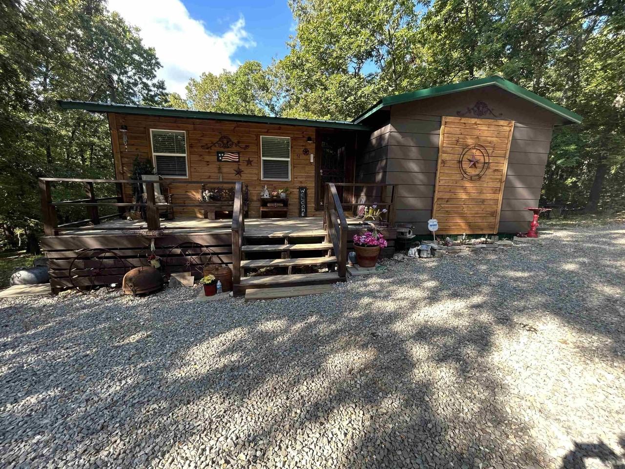 51 Oriole Dr - Photo 2 of 31