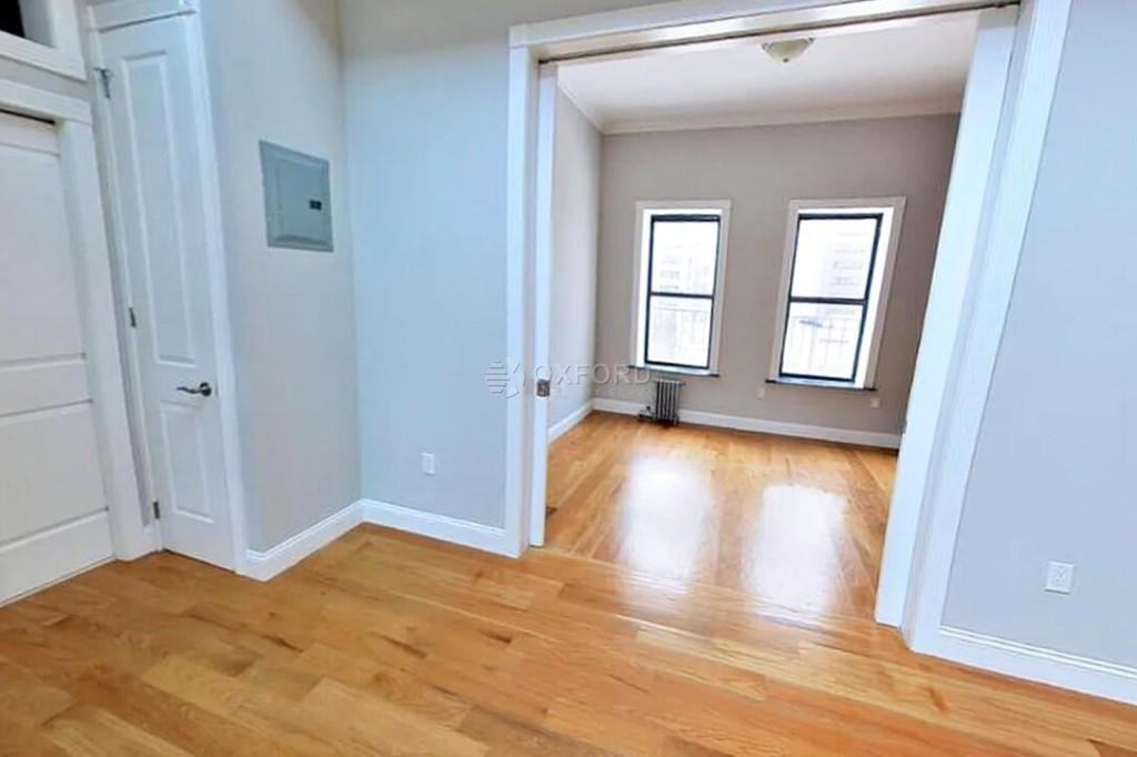 E 100th St #6DCVBF - Photo 3 of 9