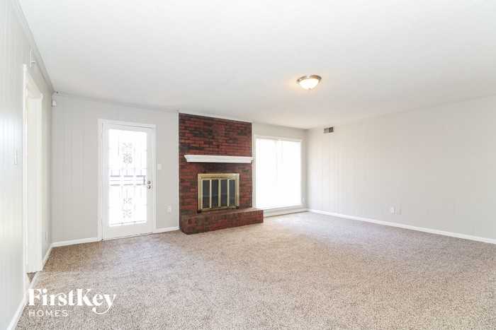 5439 Scottsdale Ave - Photo 3 of 15