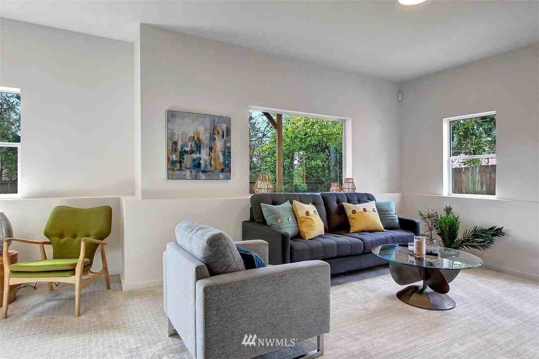 6017 Oberlin Ave Ne - Photo 2 of 6