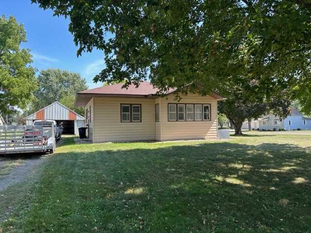 203 3rd St Se #NA - Photo 2 of 12