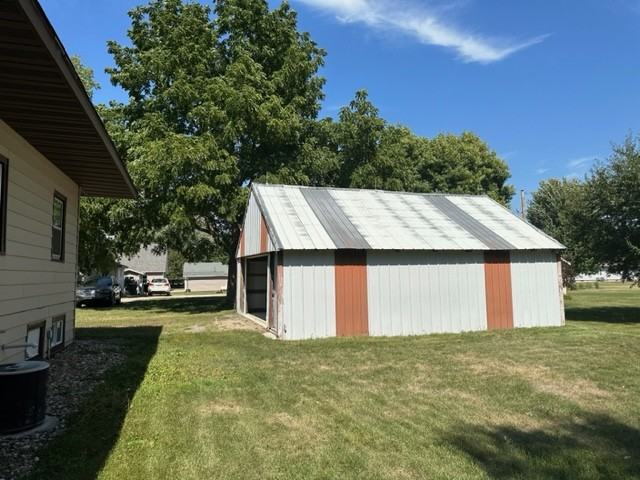 203 3rd St Se #NA - Photo 3 of 12