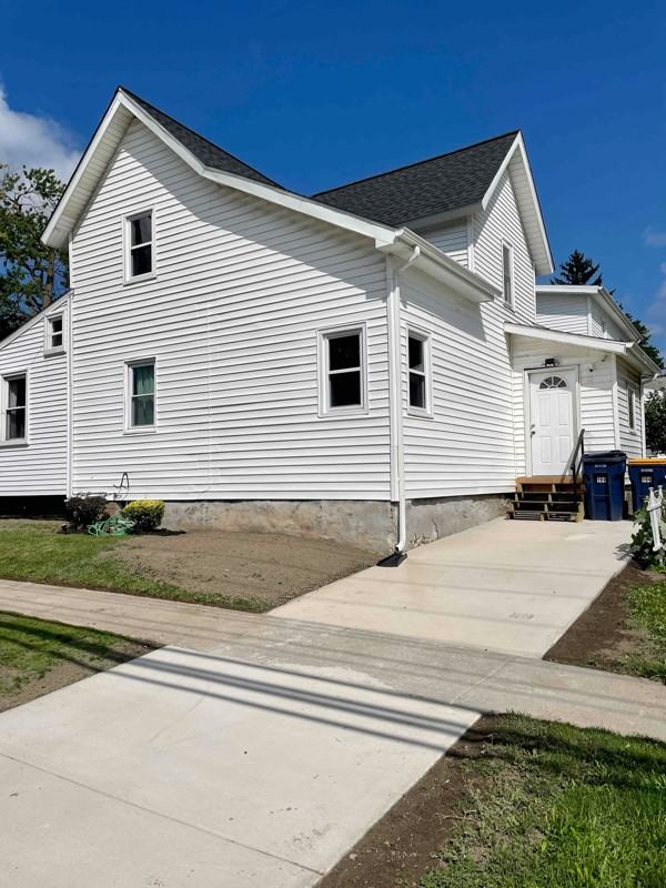 164 Church St - Photo 3 of 18