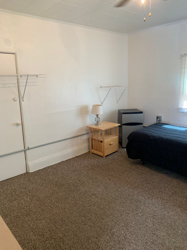 304 Helen St #4