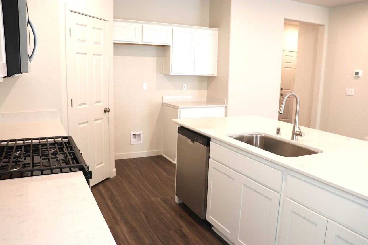 1941 Justice Ave #1 - Photo 5 of 32