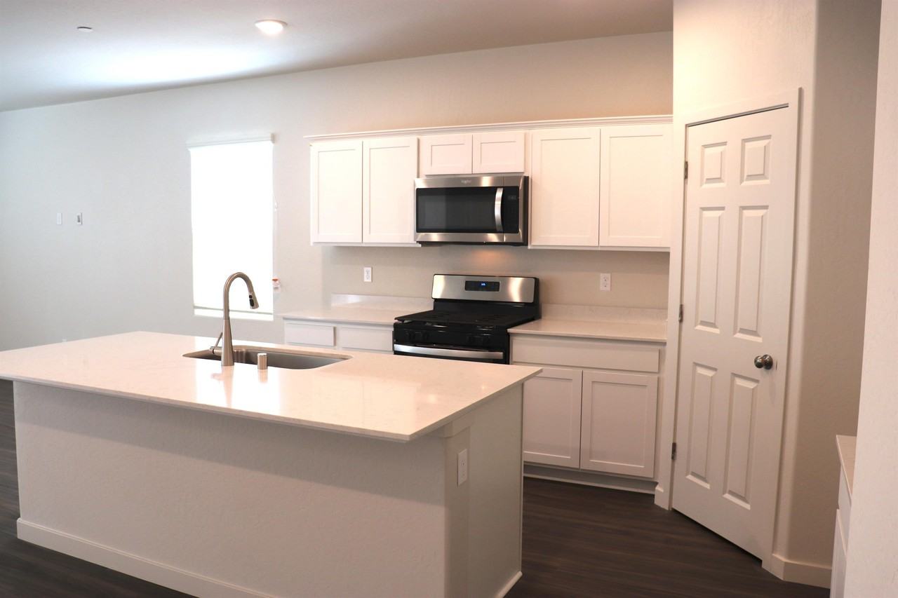 1941 Justice Ave #1 - Photo 6 of 32