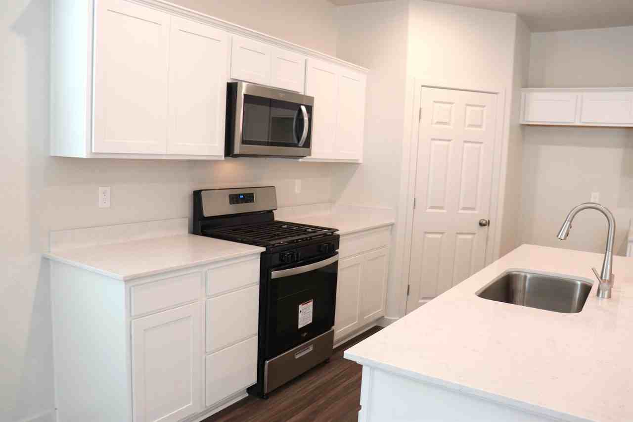 1941 Justice Ave #1 - Photo 7 of 32