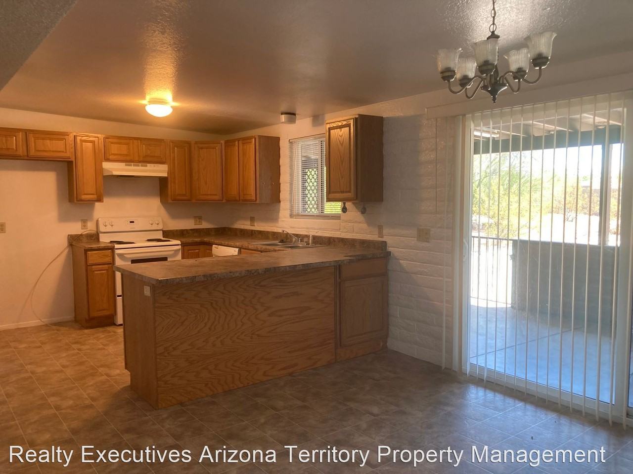 783 W Pine St - Photo 2 of 15