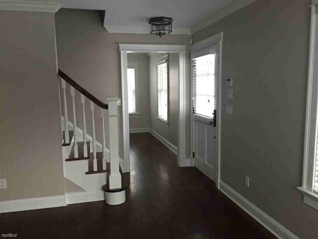 68 Northfield St - Photo 2 of 12