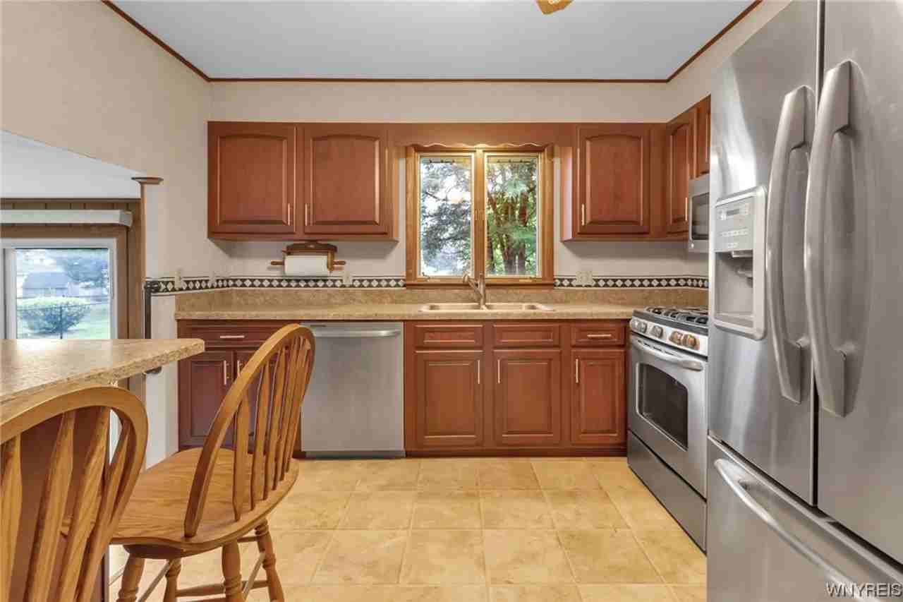 29 Briarwood Dr - Photo 2 of 10