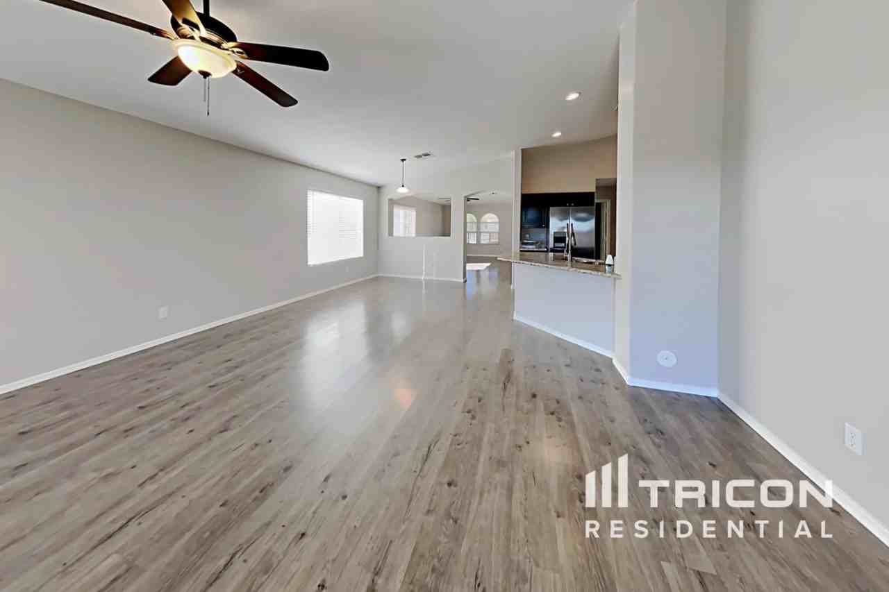 117 N 151st Ave - Photo 3 of 18