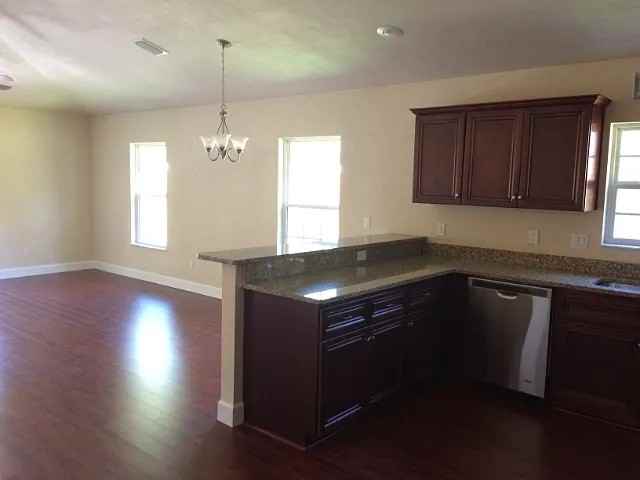 1726 Nw 9th St - Photo 2 of 3