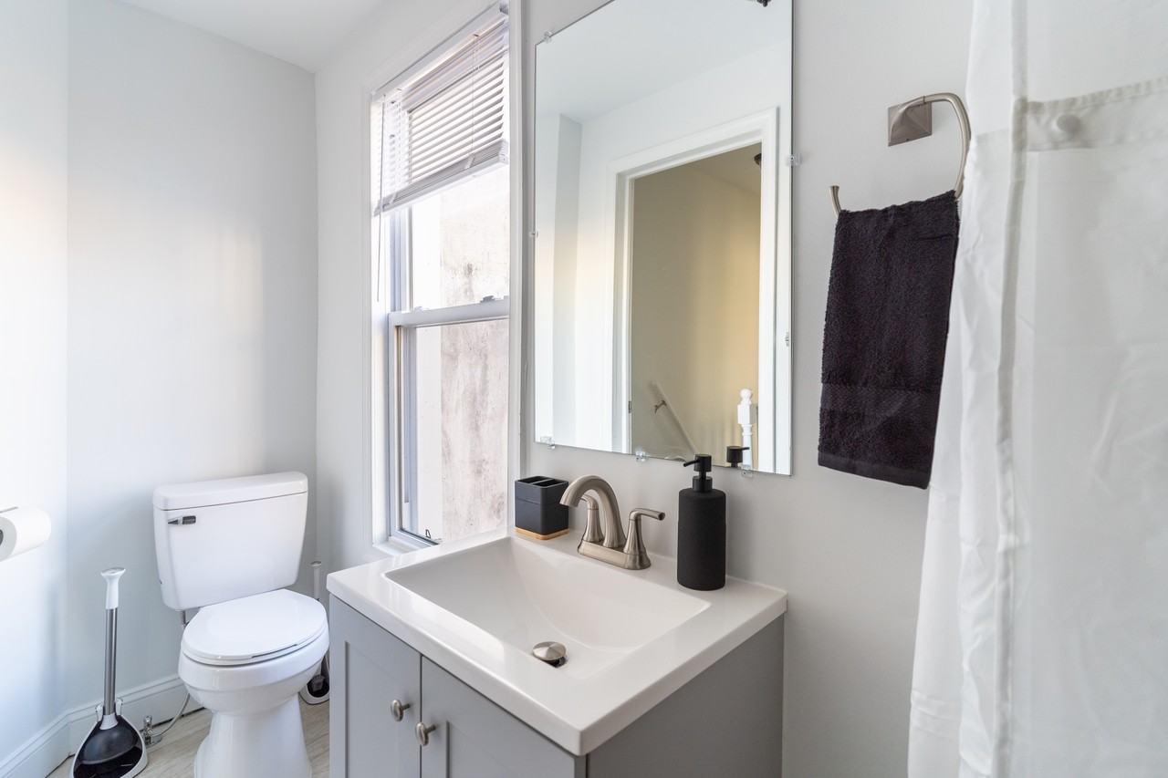 6139 Larchwood Ave #A - Photo 3 of 11