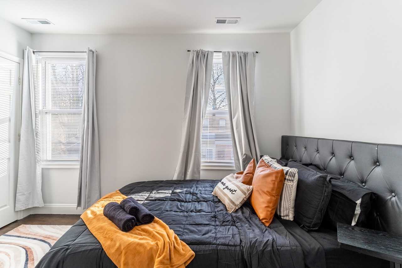 6139 Larchwood Ave #A - Photo 6 of 11