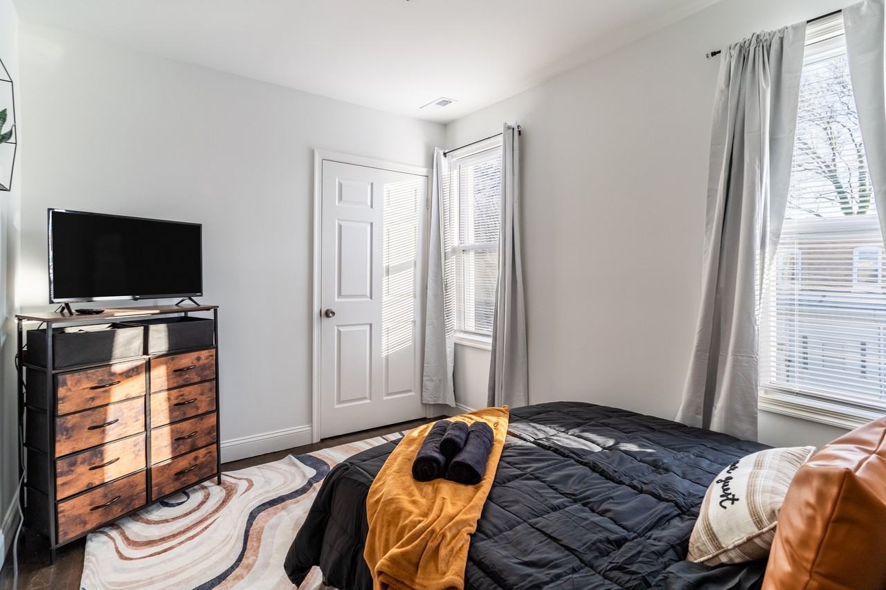 6139 Larchwood Ave #A - Photo 7 of 11