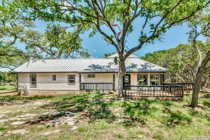 306 Winchester Dr - Photo 2 of 19