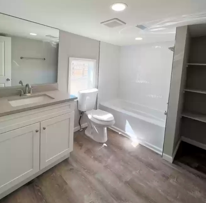 323 Douglas St - Photo 2 of 9