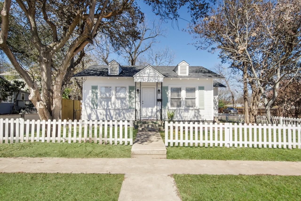 517 East Mistletoe, San Antonio, TX 78212 3 Bedroom Apartment for