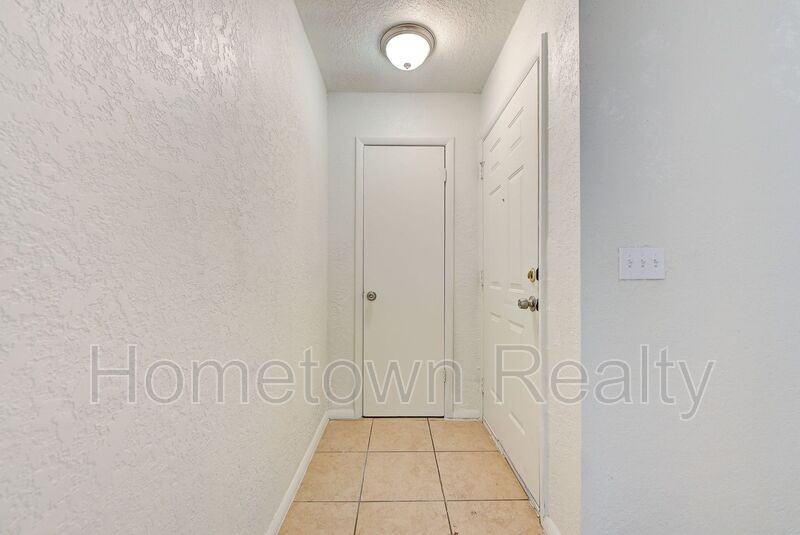 512 N Nebraska Ave - Photo 3 of 39