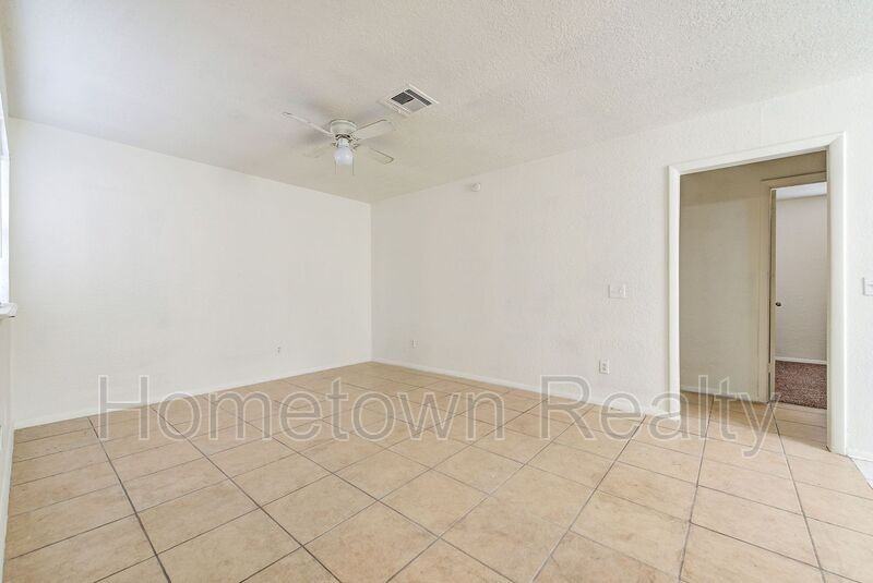 512 N Nebraska Ave - Photo 4 of 39