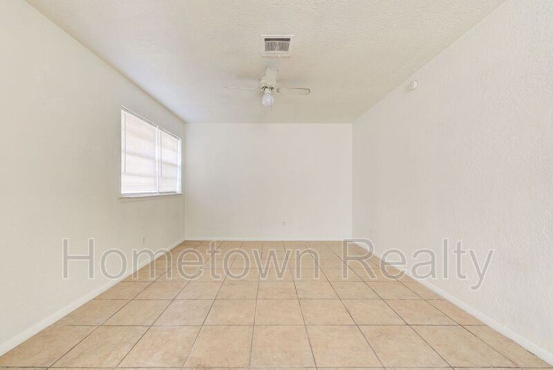 512 N Nebraska Ave - Photo 5 of 39