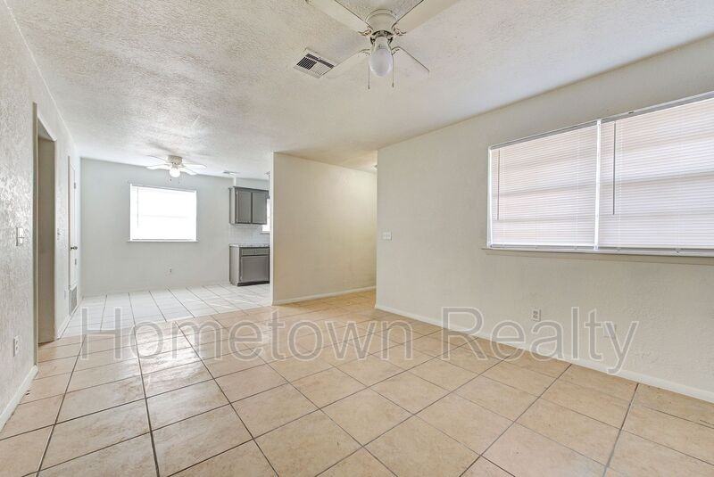 512 N Nebraska Ave - Photo 7 of 39