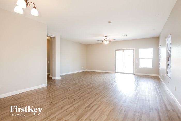 7226 S 54th Ln - Photo 3 of 16