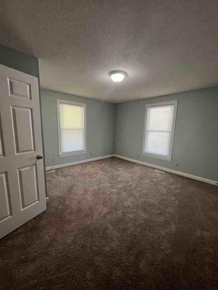 800 Chesterfield Ave - Photo 3 of 15