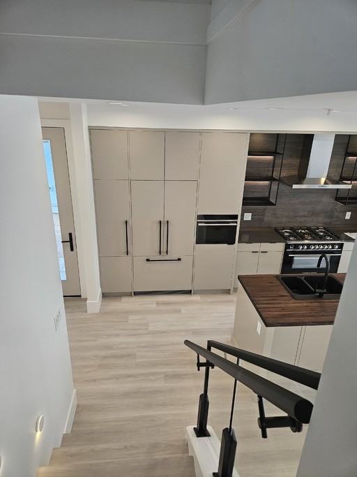 3270 Landry Cres #5 - Photo 3 of 27