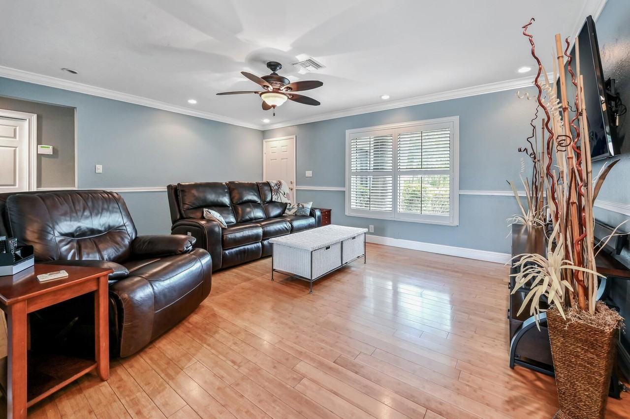 27640 Michigan St - Photo 5 of 17