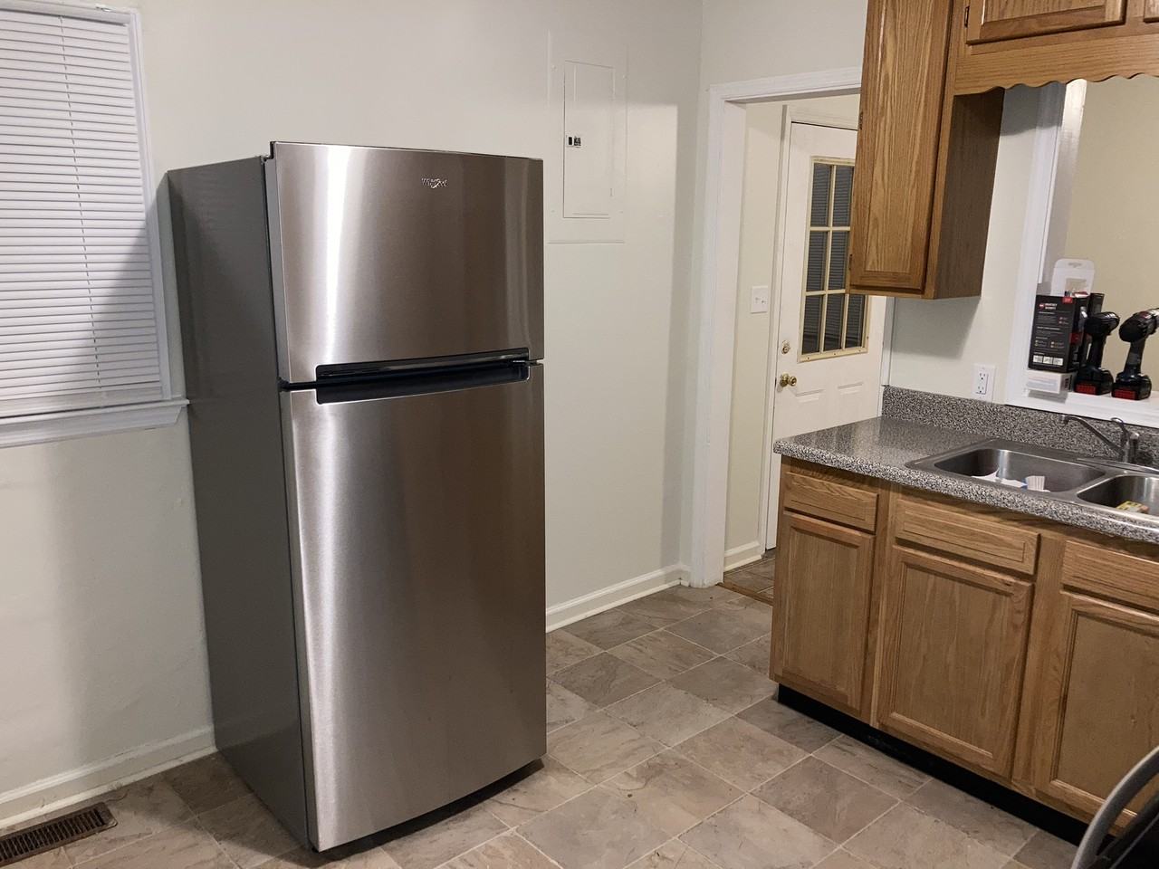 104 Wardlaw St E #NA - Photo 2 of 15