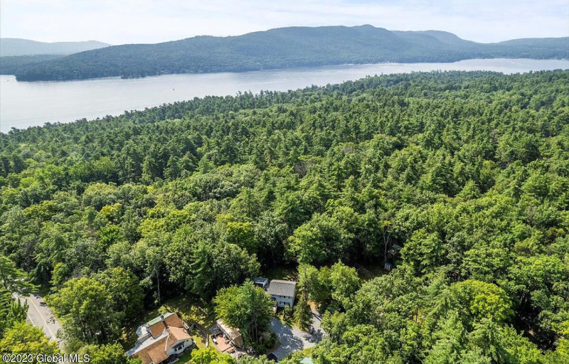 374 Middle Rd - Photo 2 of 26