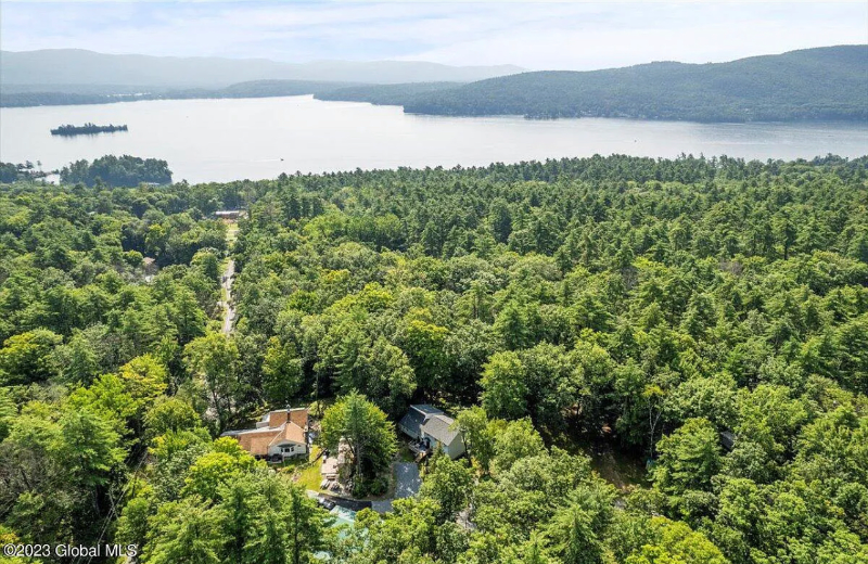 374 Middle Rd - Photo 3 of 26