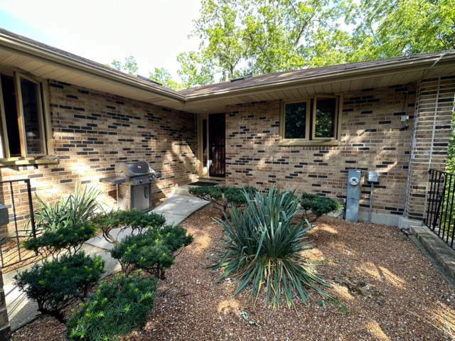 549 Ravine Dr - Photo 3 of 43