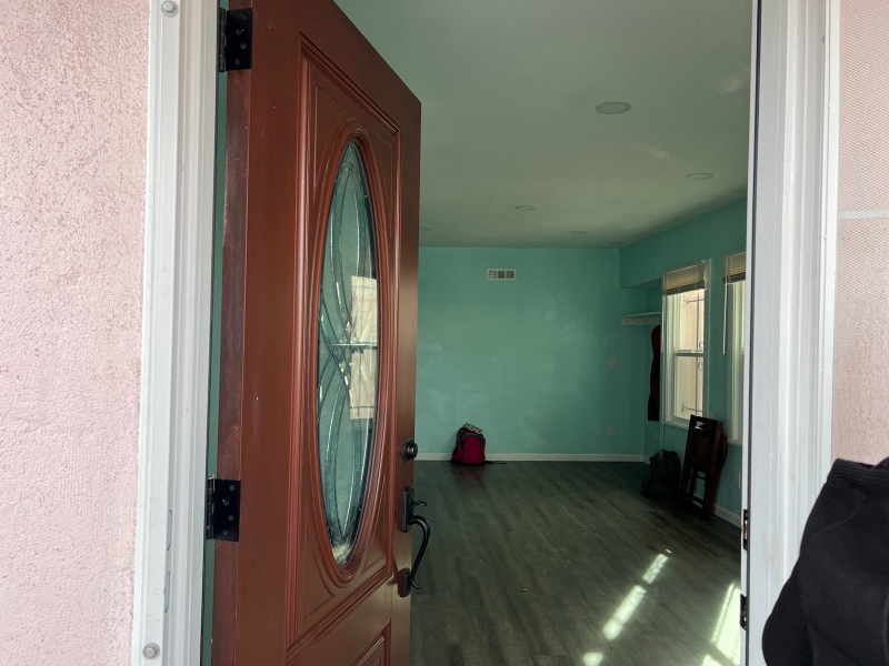 1042 7th Ave - Photo 2 of 15