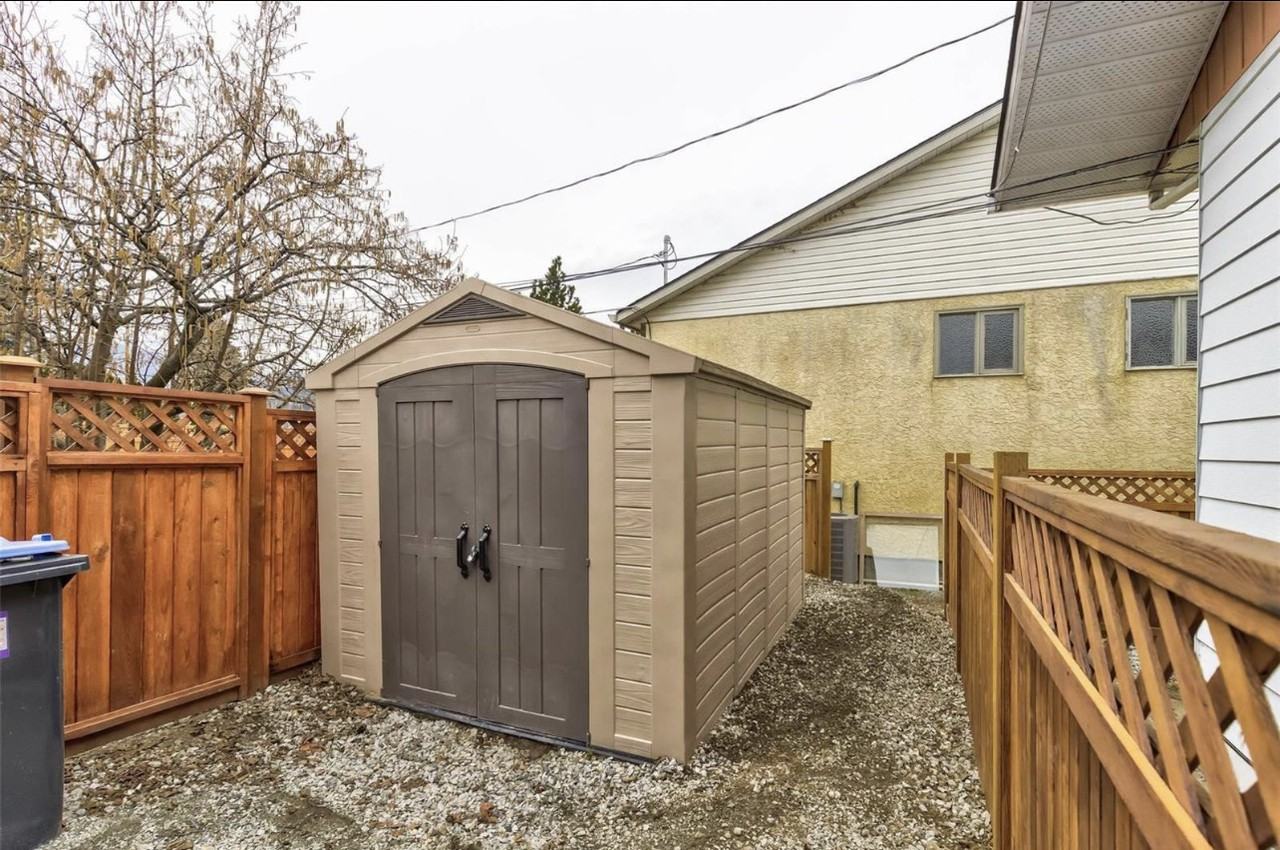 590 Kelview Road - Photo 6 of 26