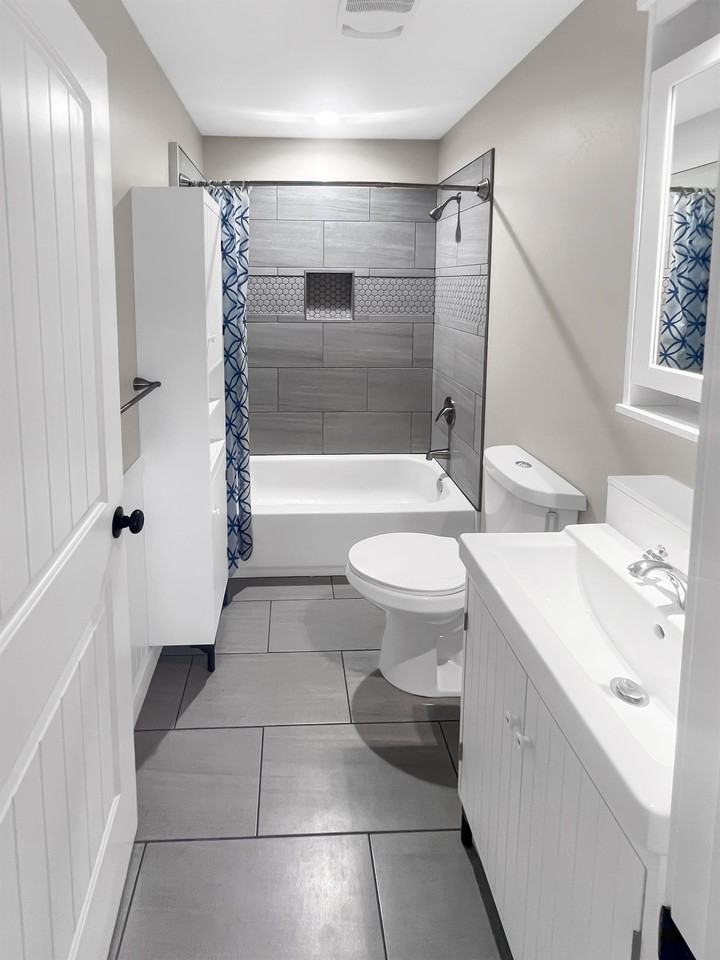435 S 8th St #B - Photo 3 of 11