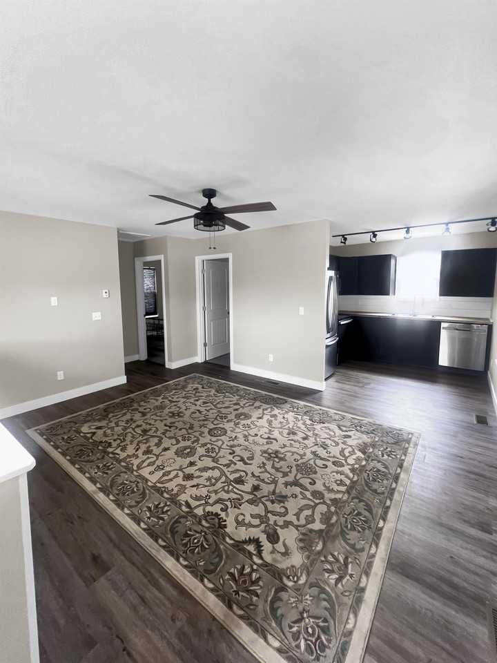 435 S 8th St #B - Photo 5 of 11