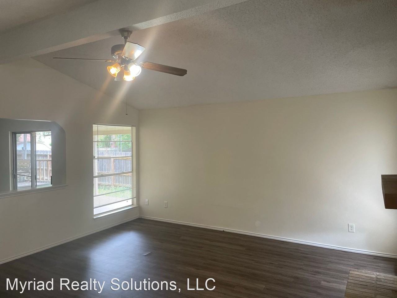 3511 Ridge Knoll St - Photo 2 of 24