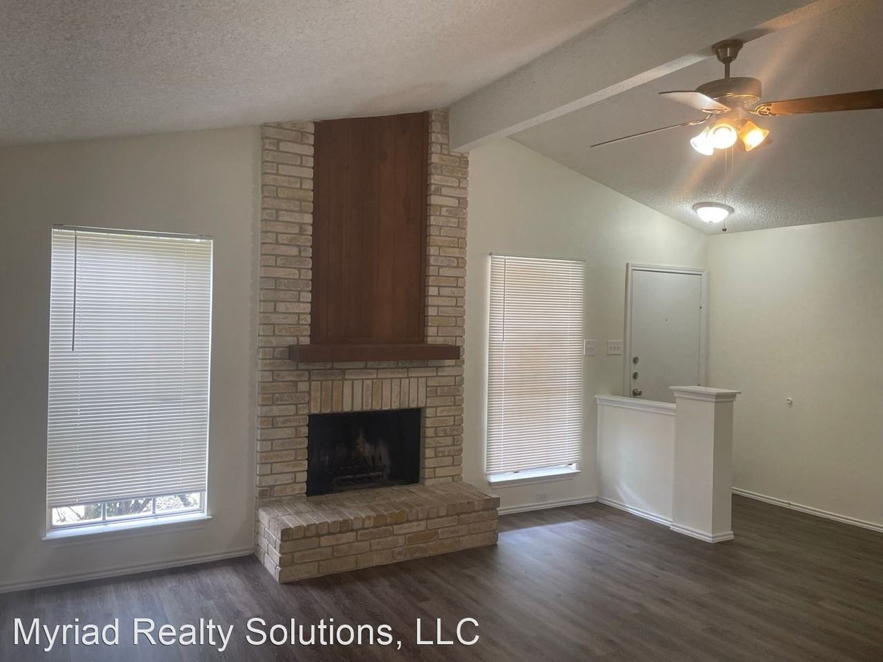 3511 Ridge Knoll St - Photo 3 of 24