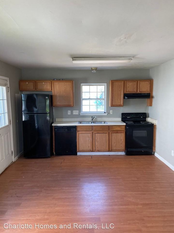2316 West Blvd - Photo 2 of 10