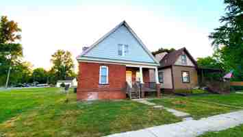 featured image of 1925 S 8th St