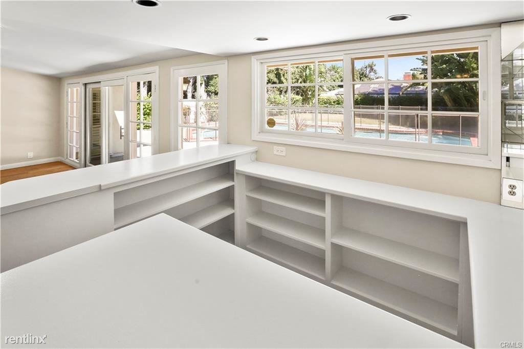 22841 Mariano St - Photo 2 of 11