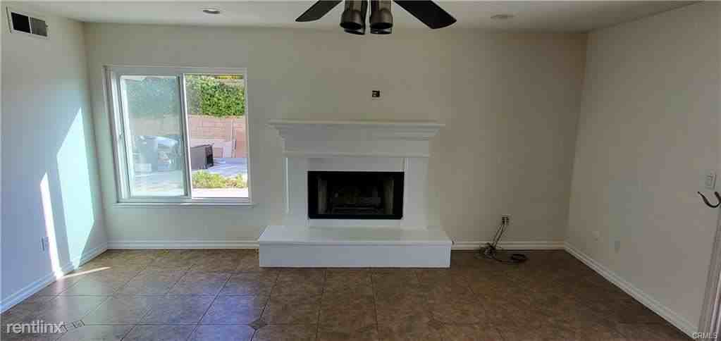 25378 Cariz Dr - Photo 3 of 10