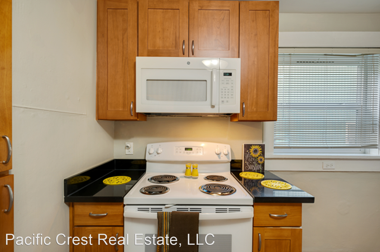 706 N 42nd St - Photo 3 of 16