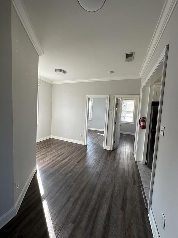 162 Grand St - Photo 2 of 7