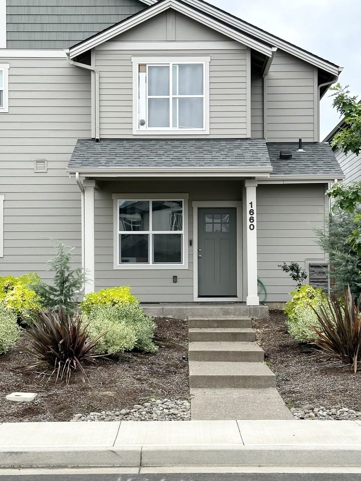 1660 Se Barberry Ave #TH - Photo 3 of 22