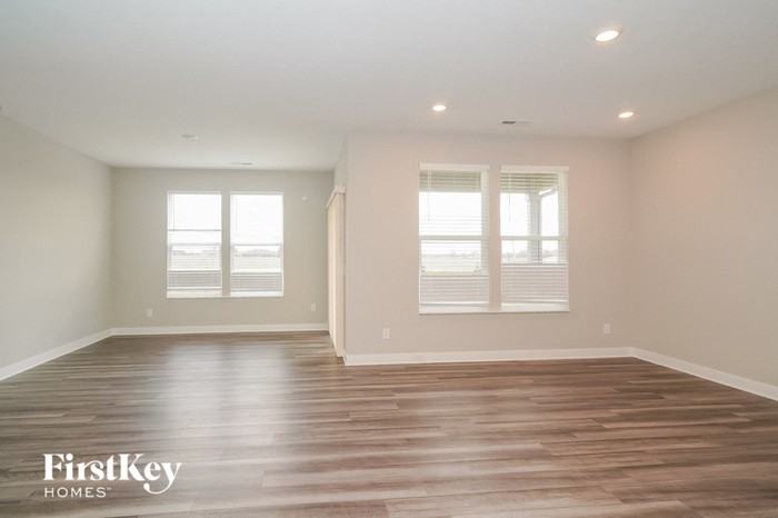 3683 Chalmers Dr - Photo 2 of 15